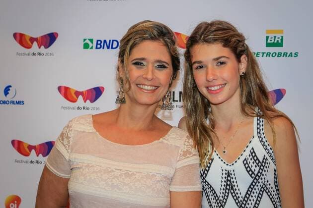 Pequeno Segredo - Little Secret: Filmpremiere in Rio de Janeiro RIO DE JANEIRO, RJ - 10.10.2016: TAPETE VERMELHO DO FILME PEQUENO SEGREDO - Mariana Goulart and his mother during the Little Movie Red Carpet Secret, David Schurmann in Rio Festival. Film directed by Brazil to compete for a position in the Foreign Language Oscar. The film is based on the true story of Kat Schurmann - which also inspired the eponymous best-selling Heloisa Schurmann. x1213345x  AndréxHorta