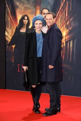 Vinzenz Kiefer und seine Ehefrau Masha Tokareva bei der Inferno Film Premiere am 10.10.2016 in Berlin Inferno Kino Premiere in Berlin, 2016 