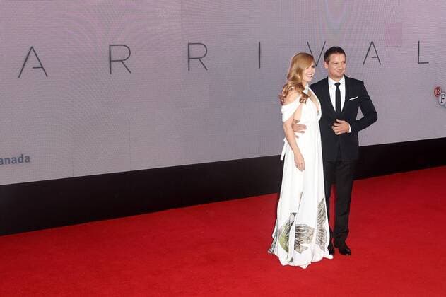 Amy Adams und Jeremy Renner, die beiden Schauspieler bei der Arrival Film Premiere im Rahmen vom BFI Film Festival am 10.10.2016 in London 60th Annual BFI London Film Festival - Arrival Premiere in London, 2016 
