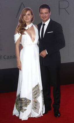 Amy Adams und Jeremy Renner, die beiden Schauspieler bei der Arrival Film Premiere im Rahmen vom BFI Film Festival am 10.10.2016 in London 60th Annual BFI London Film Festival - Arrival Premiere in London, 2016 
