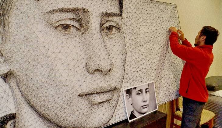 Wladimir Putin Konterfei aus Nadel und Faden in St. Petersburg Russia, Saint Petersburg. Nail and string art portrait of Russian President Vladimir Putin by Kyrgyz artist Azamat Dzhanaliev. PhotoagencyxInterpress 
