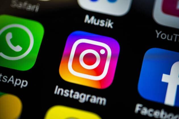  App-Icons auf Smartphone-Display App-Icons, Anzeige auf einem Bildschirm vom Handy, Smartphone, Instagram, Facebook und WhatsApp, Soziales Netzwek, Makroaufnahme, Detail, formatfüllend Copyright: imageBROKER/ValentinxWolf iblvfw04410111.jpg