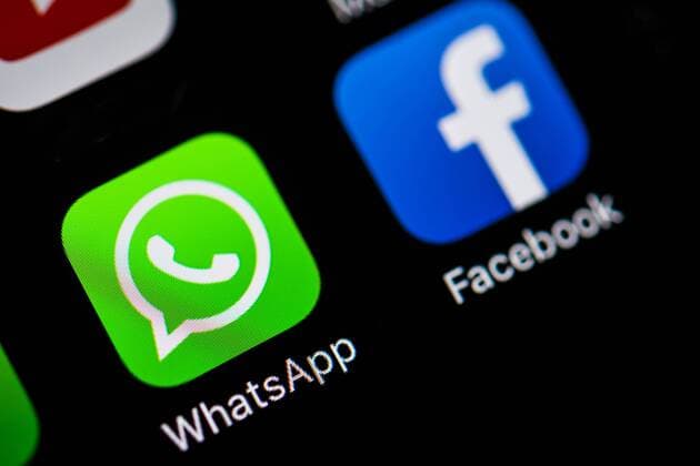 App-Icons auf Smartphone-Display App-Icons, Anzeige auf einem Bildschirm vom Handy, Smartphone, WhatsApp und Facebook, Instant Messenger Dienst, Soziales Netzwek, Makroaufnahme, Detail, formatfüllend Copyright: imageBROKER/ValentinxWolf iblvfw04410144.jpg