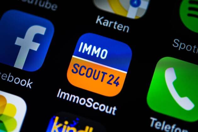  App-Icons auf Smartphone-Display App-Icons, Anzeige auf einem Bildschirm vom Handy, ImmoScout24, ImmobilienScout24, iOS, Makroaufnahme, Detail, formatfüllend Copyright: imageBROKER/ValentinxWolf iblvfw04410172.jpg
