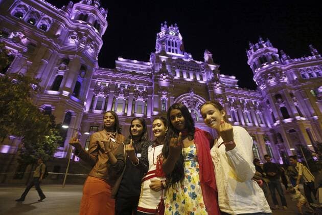 Themen der Woche Bilder des Tages Welt-Mädchentag - Palast in Madrid leuchtet pink The Cibeles Palace is illuminated in pink on the occasion United Nation s International Day of the Girl , or World Girls Day, in Madrid, Spain, on 11 October 2016. Various landmark buildings all over Spain are illuminated in pink for the World Girls Day which is celebrated to get greater awareness of girls rights. Landmarks illuminated in Pink on World Girls Day !ACHTUNG: NUR REDAKTIONELLE NUTZUNG!  20161011-636118169810263746