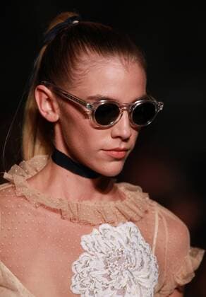 Mexico City Fashion Week - Alejandro Carlin Modenschau A model presents creations of the spring-summer 2017 collection by Mexican designer Alejandro Carlin during the second day of Mexico Fashion Week in Mexico City, Mexico, 11 October 2016. EFE Mario Guzman FASHION WEEK IN MEXICO !ACHTUNG: NUR REDAKTIONELLE NUTZUNG!  MEX002 20161011-636118248477076440