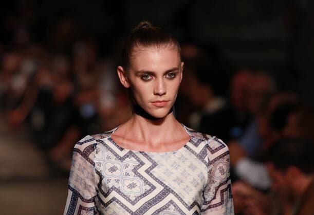 Mexico City Fashion Week - Alejandro Carlin Modenschau A model presents creations of the spring-summer 2017 collection by Mexican designer Alejandro Carlin during the second day of Mexico Fashion Week in Mexico City, Mexico, 11 October 2016. EFE Mario Guzman FASHION WEEK IN MEXICO !ACHTUNG: NUR REDAKTIONELLE NUTZUNG!  MEX002 20161011-636118249109500440