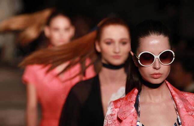 Mexico City Fashion Week - Alejandro Carlin Modenschau Models present creations of the spring-summer 2017 collection by Mexican designer Alejandro Carlin during the second day of Mexico Fashion Week in Mexico City, Mexico, 11 October 2016. EFE Mario Guzman FASHION WEEK IN MEXICO !ACHTUNG: NUR REDAKTIONELLE NUTZUNG!  MEX002 20161011-636118249141324440