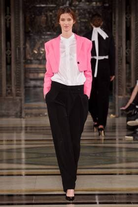 London Fashion Week - JWL Modenschau October 11, 2016 - London, United Kingdom - A model walks the runway at the JWL show during London Fashion Week Spring Summer collections 2017, on September 19 in London, United Kingdom. London United Kingdom  - ZUMAn230