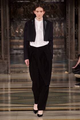 London Fashion Week - JWL Modenschau October 11, 2016 - London, United Kingdom - A model walks the runway at the JWL show during London Fashion Week Spring Summer collections 2017, on September 19 in London, United Kingdom. London United Kingdom  - ZUMAn230