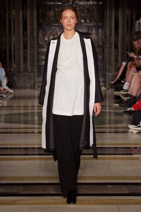 London Fashion Week - JWL Modenschau October 11, 2016 - London, United Kingdom - A model walks the runway at the JWL show during London Fashion Week Spring Summer collections 2017, on September 19 in London, United Kingdom. London United Kingdom  - ZUMAn230