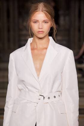 London Fashion Week - JWL Modenschau October 11, 2016 - London, United Kingdom - A model walks the runway at the JWL show during London Fashion Week Spring Summer collections 2017, on September 19 in London, United Kingdom. London United Kingdom  - ZUMAn230