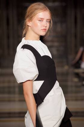 London Fashion Week - JWL Modenschau October 11, 2016 - London, United Kingdom - A model walks the runway at the JWL show during London Fashion Week Spring Summer collections 2017, on September 19 in London, United Kingdom. London United Kingdom  - ZUMAn230