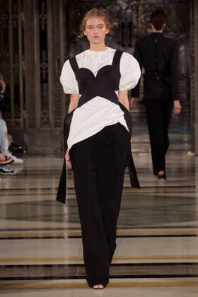 London Fashion Week - JWL Modenschau October 11, 2016 - London, United Kingdom - A model walks the runway at the JWL show during London Fashion Week Spring Summer collections 2017, on September 19 in London, United Kingdom. London United Kingdom  - ZUMAn230