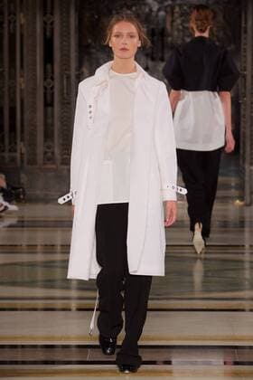 London Fashion Week - JWL Modenschau October 11, 2016 - London, United Kingdom - A model walks the runway at the JWL show during London Fashion Week Spring Summer collections 2017, on September 19 in London, United Kingdom. London United Kingdom  - ZUMAn230