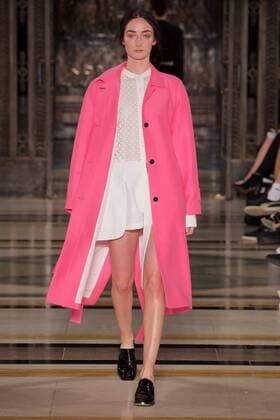 London Fashion Week - JWL Modenschau October 11, 2016 - London, United Kingdom - A model walks the runway at the JWL show during London Fashion Week Spring Summer collections 2017, on September 19 in London, United Kingdom. London United Kingdom  - ZUMAn230