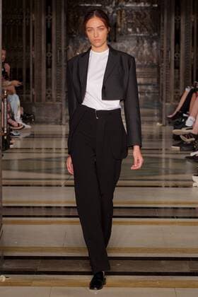 London Fashion Week - JWL Modenschau October 11, 2016 - London, United Kingdom - A model walks the runway at the JWL show during London Fashion Week Spring Summer collections 2017, on September 19 in London, United Kingdom. London United Kingdom  - ZUMAn230