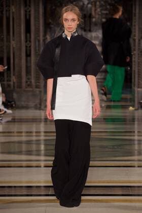 London Fashion Week - JWL Modenschau October 11, 2016 - London, United Kingdom - A model walks the runway at the JWL show during London Fashion Week Spring Summer collections 2017, on September 19 in London, United Kingdom. London United Kingdom  - ZUMAn230