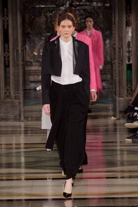London Fashion Week - JWL Modenschau October 11, 2016 - London, United Kingdom - A model walks the runway at the JWL show during London Fashion Week Spring Summer collections 2017, on September 19 in London, United Kingdom. London United Kingdom  - ZUMAn230