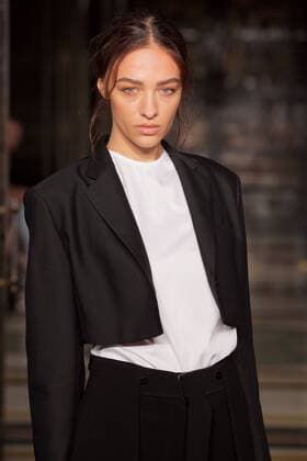 London Fashion Week - JWL Modenschau October 11, 2016 - London, United Kingdom - A model walks the runway at the JWL show during London Fashion Week Spring Summer collections 2017, on September 19 in London, United Kingdom. London United Kingdom  - ZUMAn230
