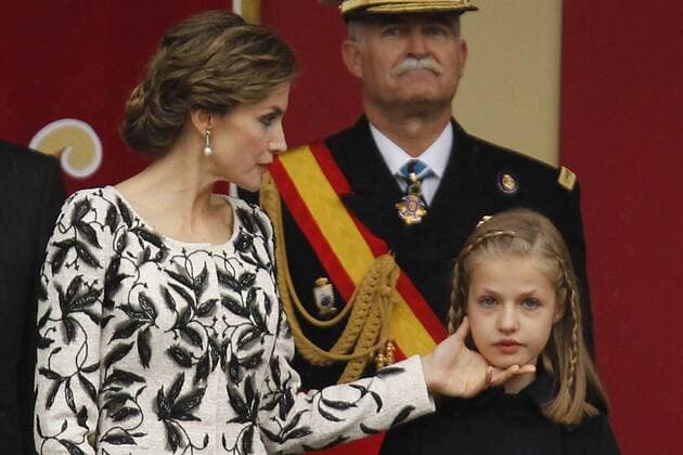 Spanische Königsfamilie bei Nationalparade in Madrid The kings of Spain, Felipe and Letizia, and her daughters, princesses Leonor and Sofia, attend the military parade by the Hispanic Heritage Day, Madrid on October 12, 2016.  J.xLuisxCuesta