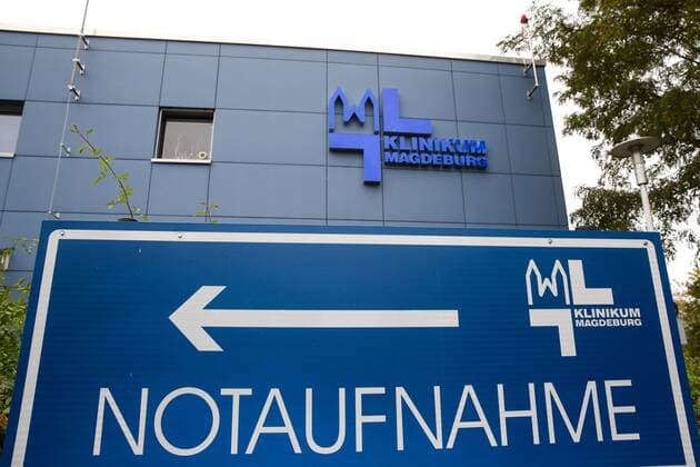 Nach Sturz aus fahrendem Zug - Fußball-Fan Hannes tot FCM Fan Hannes (1. FC Magdeburg) - 3. Liga Saison 2016-2017 Hannes Fan vom 1. FC Magdeburg stirbt am Mittwoch im Klinikum Magdeburg an seinen schweren Kopfverletzungen - Deutschland, Fussball, Mann, Maenner,12.10.2016