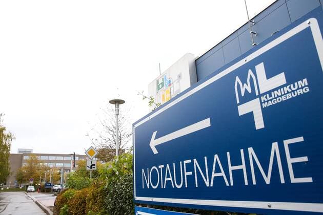 Nach Sturz aus fahrendem Zug - Fußball-Fan Hannes tot FCM Fan Hannes (1. FC Magdeburg) - 3. Liga Saison 2016-2017 Hannes Fan vom 1. FC Magdeburg stirbt am Mittwoch im Klinikum Magdeburg an seinen schweren Kopfverletzungen - Deutschland, Fussball, Mann, Maenner,12.10.2016