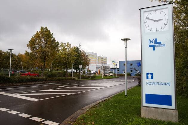 Nach Sturz aus fahrendem Zug - Fußball-Fan Hannes tot FCM Fan Hannes (1. FC Magdeburg) - 3. Liga Saison 2016-2017 Hannes Fan vom 1. FC Magdeburg stirbt am Mittwoch im Klinikum Magdeburg an seinen schweren Kopfverletzungen - Deutschland, Fussball, Mann, Maenner,12.10.2016