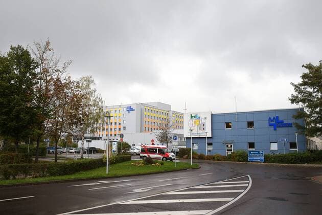 Nach Sturz aus fahrendem Zug - Fußball-Fan Hannes tot FCM Fan Hannes (1. FC Magdeburg) - 3. Liga Saison 2016-2017 Hannes Fan vom 1. FC Magdeburg stirbt am Mittwoch im Klinikum Magdeburg an seinen schweren Kopfverletzungen - Deutschland, Fussball, Mann, Maenner,12.10.2016