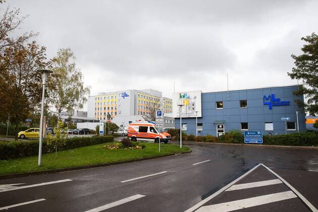 Nach Sturz aus fahrendem Zug - Fußball-Fan Hannes tot FCM Fan Hannes (1. FC Magdeburg) - 3. Liga Saison 2016-2017 Hannes Fan vom 1. FC Magdeburg stirbt am Mittwoch im Klinikum Magdeburg an seinen schweren Kopfverletzungen - Deutschland, Fussball, Mann, Maenner,12.10.2016