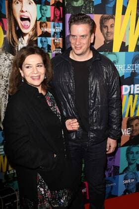Hannelore Elsner und ihr Sohn Dominik Wedel bei der Die Welt der Wunderlichs Film Premiere am 12.10.2016 in Berlin Die Welt der Wunderlichs Filmpremiere in Berlin, 2016 