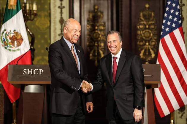 US-Heimatschutzminister Jeh Johnson in Mexiko October 12, 2016 - Df, Mexico - EUM20161012NAC23.jpg.CIUDAD DE MEXICO DiplomacyDiplomacia-Mexico-EU.- El secretario de Seguridad Nacional de Estados Unidos, Jeh Johnson, y el secretario de Hacienda y Credito Publico, Jose Antonio Meade, en el mensaje a medios, 12 de octubre de 2016, luego de su reunion.  - ZUMAu78_
