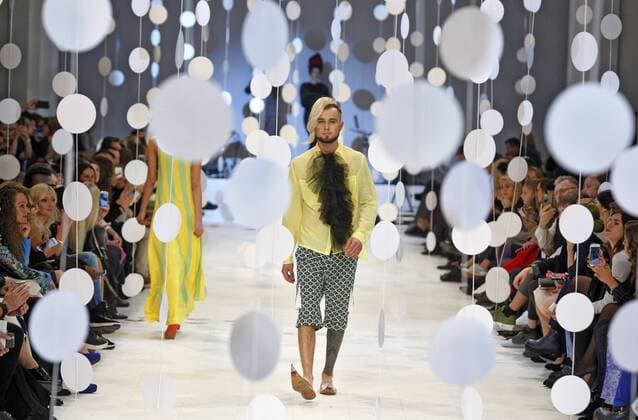 Ukrainian Fashion Week - Aleksey Zalevskiy Modenschau October 12, 2016 - Kiev, Ukraine - A model presents a creation by Ukrainian designer ALEKSEY ZALEVSKIY, during the Ukrainian Fashion Week in Kiev, Ukraine,on 12 October,2016. The fashion event presents Spring Summer 2017 collections by Ukrainian and International designers,from 12 to 18 October. Kiev Ukraine - ZUMAg194
