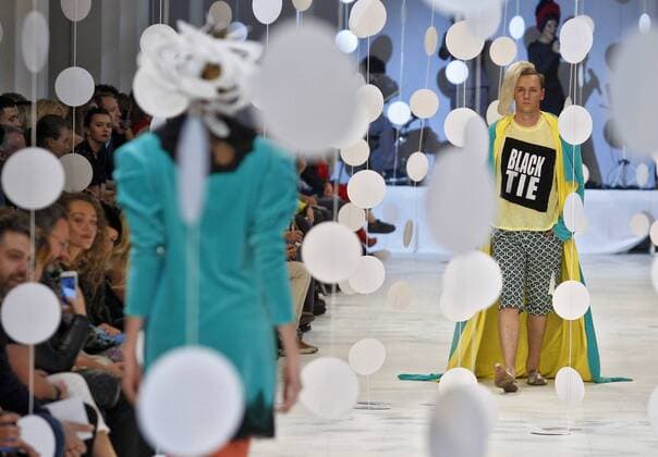 Ukrainian Fashion Week - Aleksey Zalevskiy Modenschau October 12, 2016 - Kiev, Ukraine - Models present a creation by Ukrainian designer ALEKSEY ZALEVSKIY, during the Ukrainian Fashion Week in Kiev, Ukraine,on 12 October,2016. The fashion event presents Spring Summer 2017 collections by Ukrainian and International designers,from 12 to 18 October. Kiev Ukraine - ZUMAg194