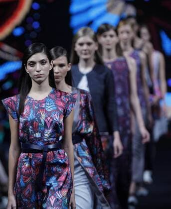 Fashion Week Mexico City - Pineda Covalin Modenschau Models present creations by Mexican label Pineda Covalín, during the third day of the Fashion Week in Mexico City, Mexico, 12 October 2016. EFE Mario Guzman FASHION WEEK IN MEXICO !ACHTUNG: NUR REDAKTIONELLE NUTZUNG!  MEX42 20161013-636119342307002371