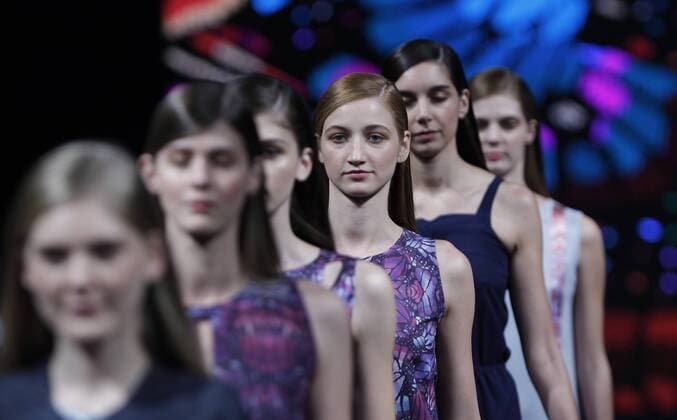 Fashion Week Mexico City - Pineda Covalin Modenschau Models present creations by Mexican label Pineda Covalín, during the third day of the Fashion Week in Mexico City, Mexico, 12 October 2016. EFE Mario Guzman FASHION WEEK IN MEXICO !ACHTUNG: NUR REDAKTIONELLE NUTZUNG!  MEX41 20161013-636119342325878129
