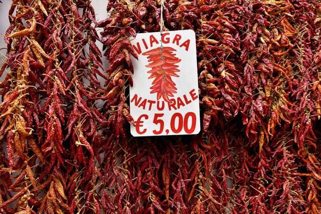  Rote Chilis an Schnüren, natürliches Viagra, Amalfi, Kampanien, Italien, Europa Copyright: imageBROKER/FabianxvonxPoser ibxfvp04387371.jpg