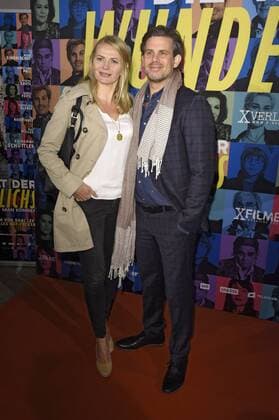 Steffen Groth mit Freundin Ana Große Halbuer bei der Premiere des Kinofilms Die Welt der Wunderlichs im Kant Kino. Berlin, 12.10.2016 Foto:xF.xKernx xFuturexImage