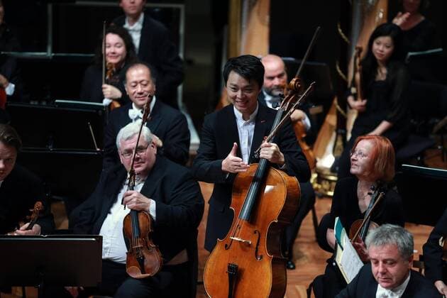 Cellist Qin Liwei performs Tan Dun s Intercourse of Fire and Water in cooperation with German State Philharmonic of Rhineland-Palatinate during the Tan Dun Music Week in Ludwigshafen, Germany, Oct. 12, 2016. ) (wtc) GERMANY-LUDWIGSHAFEN-TAN DUN MUSIC WEEK-QIN LIWEI LuoxHuanhuan 