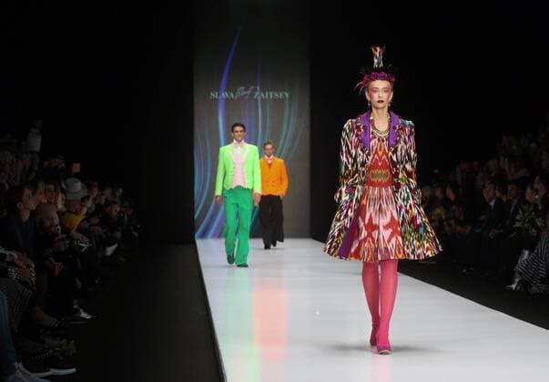 MOSCOW, RUSSIA â€“ OCTOBER 13, 2016: Models showcase creations during a runway show for the Spring Summer 2017 collection by designer Slava Zaitsev at the Mercedes-Benz Fashion Week Russia in the Manege Central Exhibition Hall. Vyacheslav Prokofyev TASS  TS0346B4