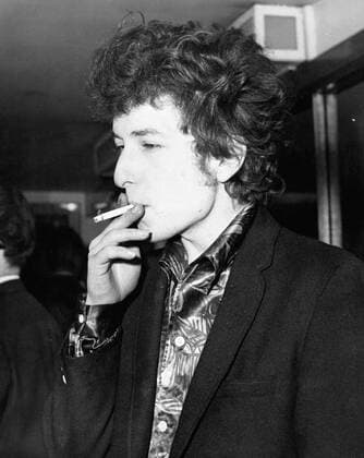 April 27, 1965 - London, England, U.K. - Folk Singer BOB DYLAN smoking a cigarette. Dylan is in town for his British tour at The Savoy Hotel. London United Kingdom - ZUMAk09_