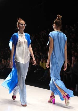 Moskau Fashion Week MOSCOW, RUSSIA â€“ OCTOBER 13, 2016: Models showcase creations during a runway show for the Spring Summer 2017 collection by designer Dimaneu as part of the Fashion Time Designers project at the Mercedes-Benz Fashion Week Russia in the Manege Central Exhibition Hall. Vyacheslav Prokofyev TASS  TS0346CE