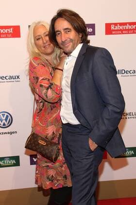 Dieter Landuris und seine Ehefrau Natascha bei der Verleihung Goldene Bild der Frau 2016 -Deutschlands starke Frauen am 13.10.2016 in Hamburg Das Goldene Bild der Frau Verleihung 2016 in Hamburg 