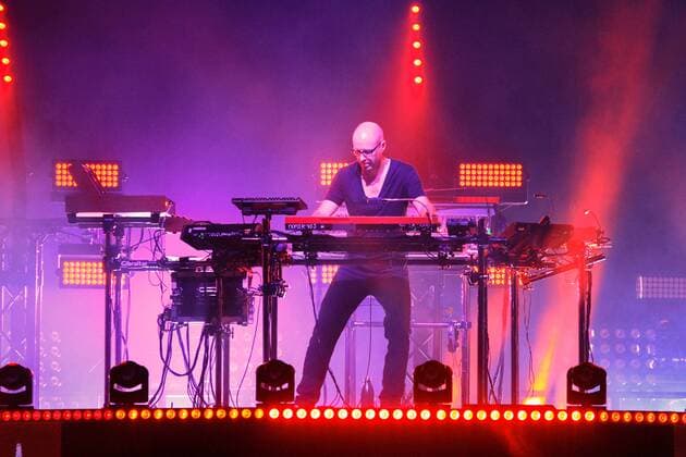 Das Musikprojekt Schiller (Christopher von Deylen) live auf Tour in der Arena Leipzig.