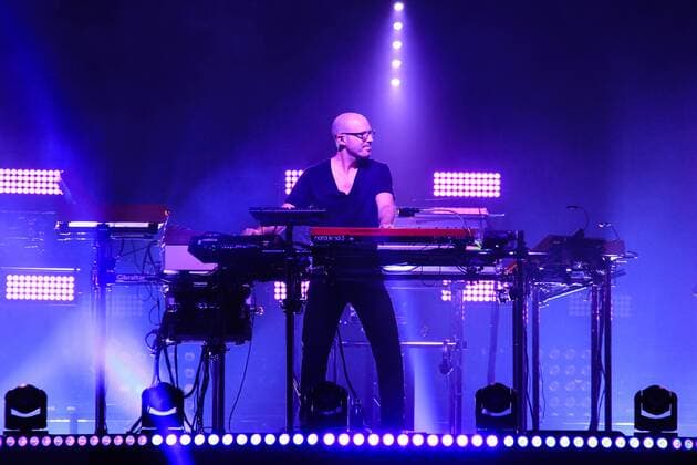 Das Musikprojekt Schiller (Christopher von Deylen) live auf Tour in der Arena Leipzig.