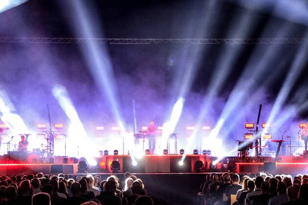 Das Musikprojekt Schiller (Christopher von Deylen) live auf Tour in der Arena Leipzig.