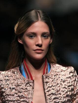 A model wears a creation by Mexican designer Alexia Ulibarri during the fourth day of Fashion Week in Mexico City, Mexico, 13 October 2016. Runway - Trista - Mexico Fashion Week !ACHTUNG: NUR REDAKTIONELLE NUTZUNG!  MEX50 20161014-636120195769035278