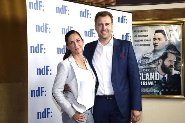 Rene Kindermann mit Ehefrau Katja Fischer bei der Premiere des ARD Fernsehfilms Der Island-Krimi: Der Tote im Westfjord in der Astor Film Lounge. Berlin, 13.10.2016 Foto:xA.xBuggex xFuturexImage