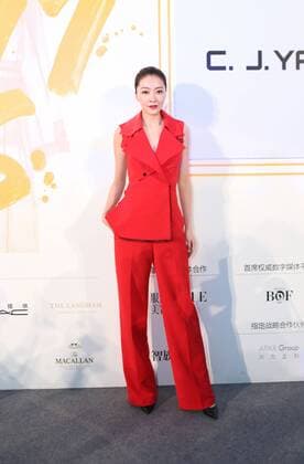 SHANGHAI, CHINA - OCTOBER 13: Model and actress Lynn Hung (aka Xiong Dailin) attends the C.J.YAO presentation as part of the Shanghai Fashion Week Spring Summer 2017 at Xintiandi Hall A on October 13, 2016 in Shanghai, China.  CFP493763055
