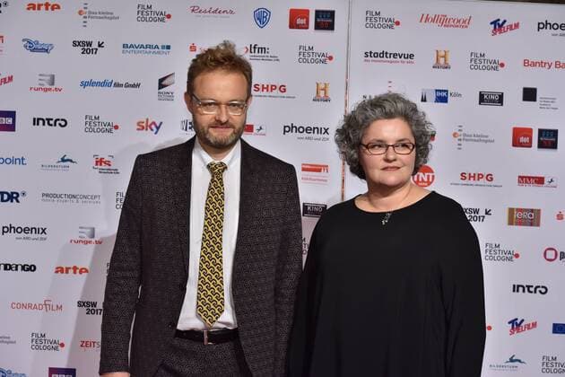 Die Dokumentarfilmer Tobias und Christiane Büchner posieren am 14.10.2016 in Köln auf dem roten Teppich beim International Film Award NRW im Rahmen des Film Festival Cologne. (vormals: Cologne Conference) ein internationales Film- und Fernsehfestival in Köln.